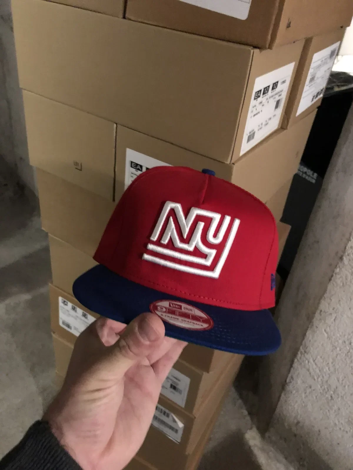 Casquette sous licence, stock en cave