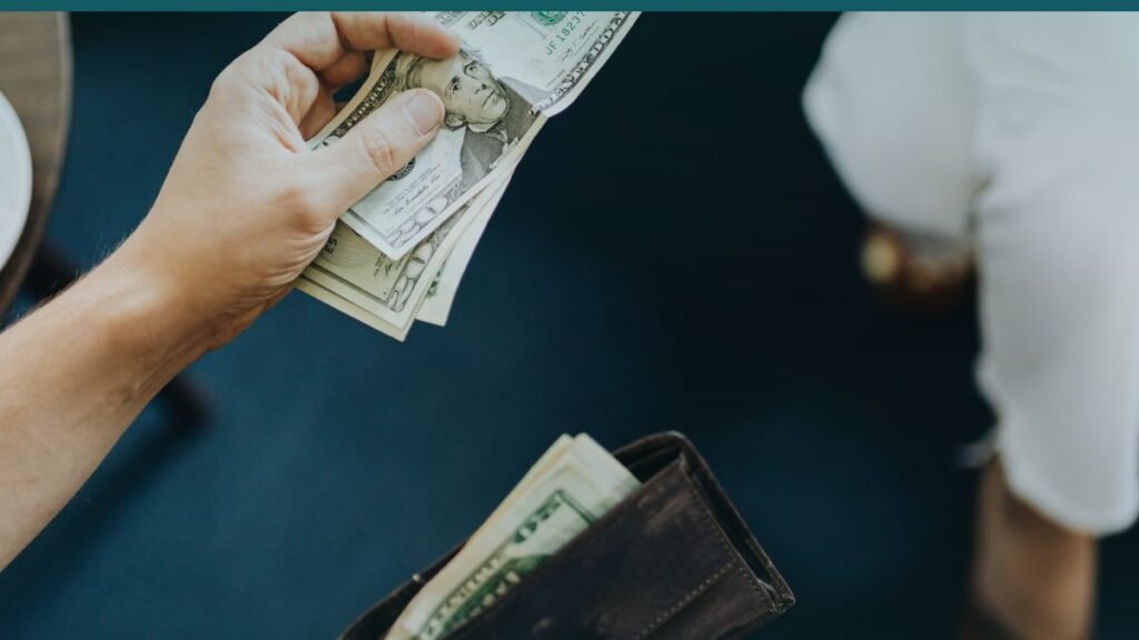 Des billets rendus de la main a la main : se faire rembourser un achat en ligne